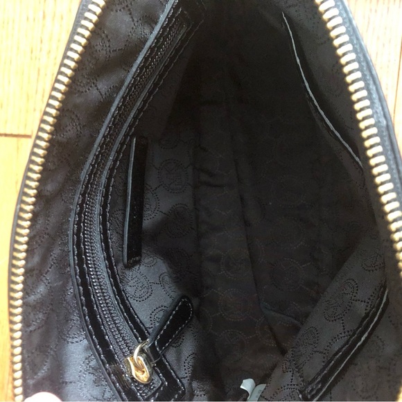 MICHAEL Michael Kors Black Textured Patent Leather Gold-tone Cindy Crossbody Bag - Picture 8 of 10